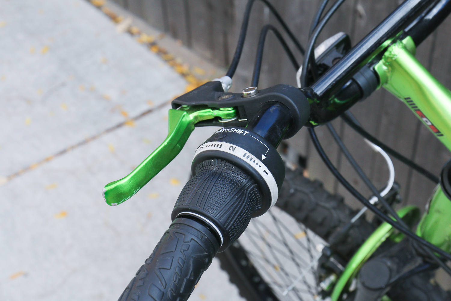 Avigo Assault Revolution Boys' 21-Speed Bike