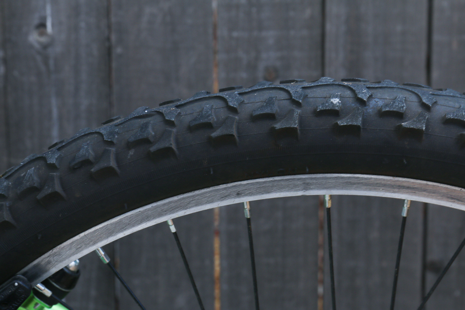 Avigo Assault Revolution Boys' 21-Speed Bike