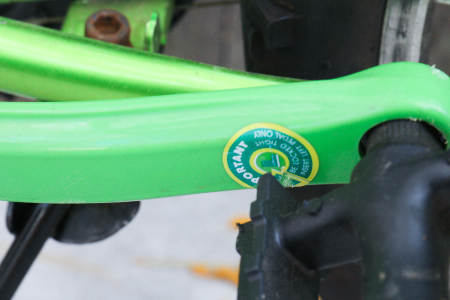 Avigo Assault Revolution Boys' 21-Speed Bike