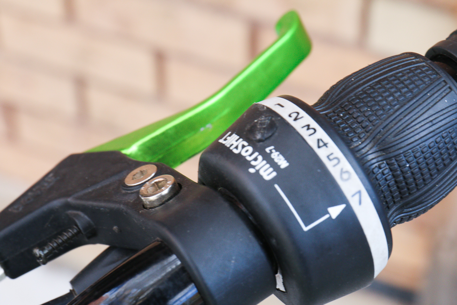 Avigo Assault Revolution Boys' 21-Speed Bike