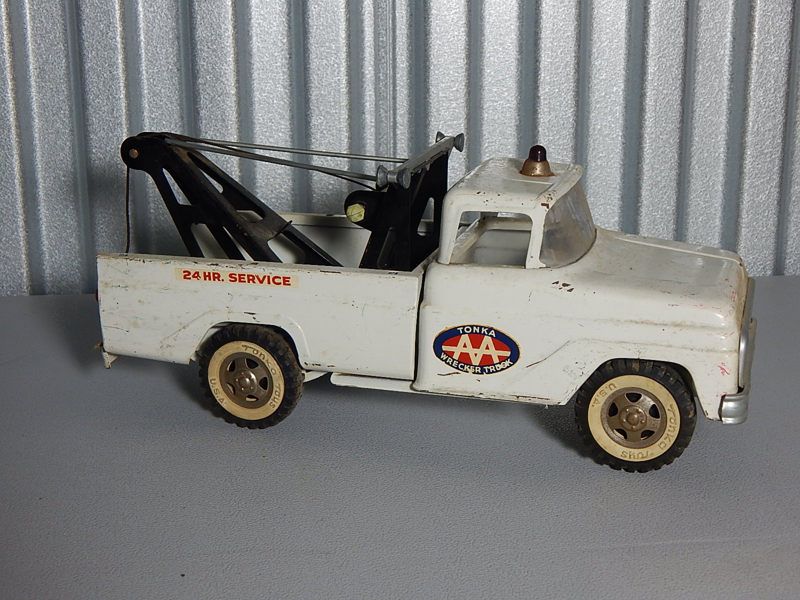 Vintage White Tonka Wrecker AA Truck