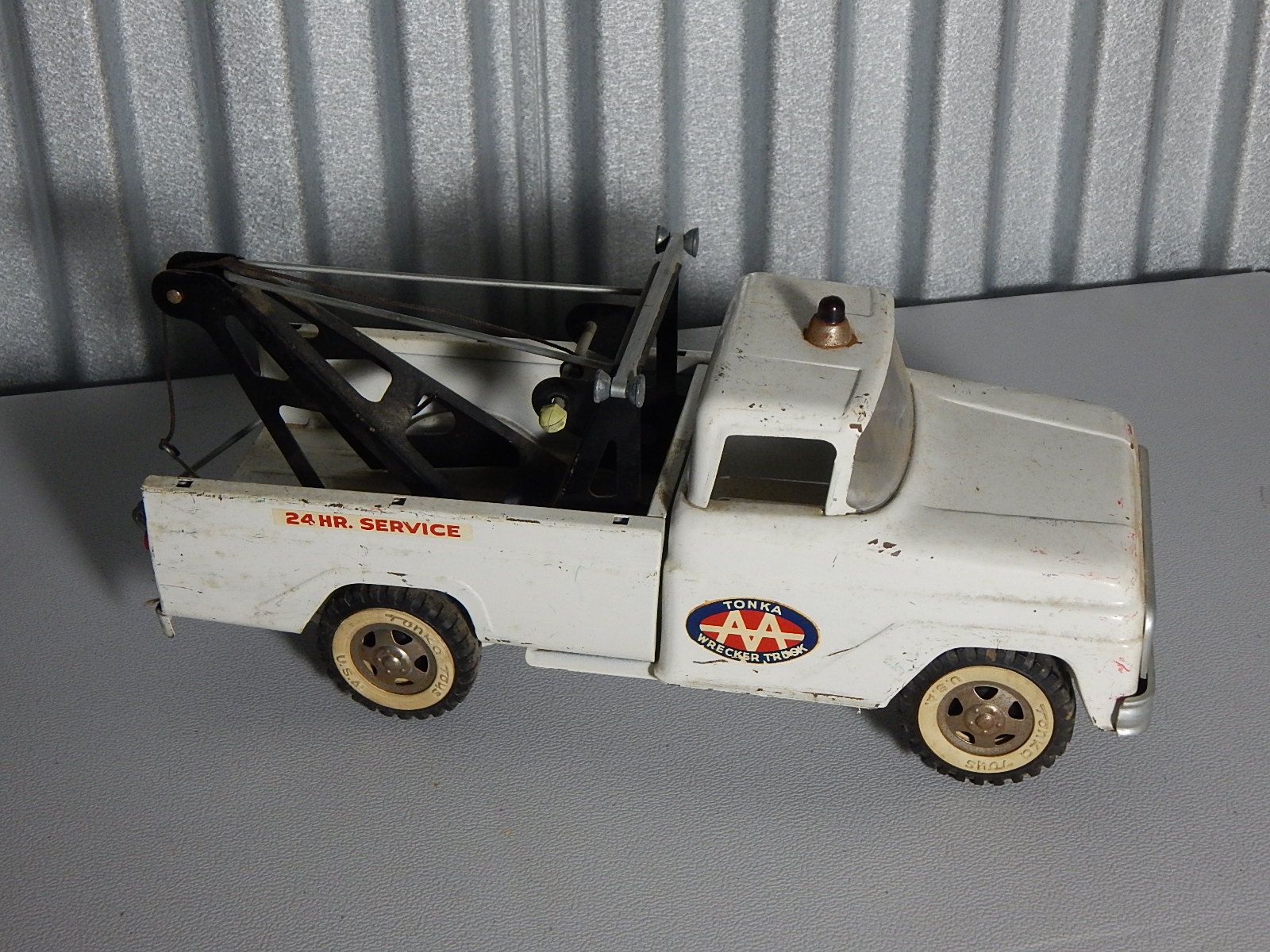 Vintage White Tonka Wrecker AA Truck