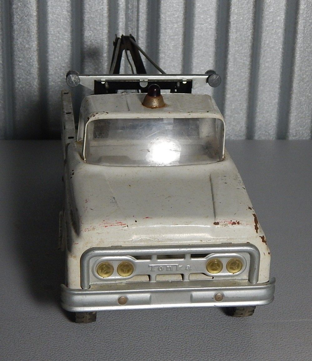 Vintage White Tonka Wrecker AA Truck