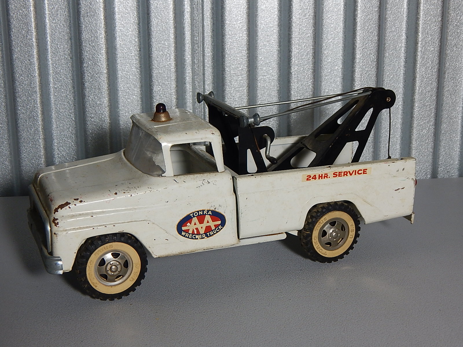 Vintage White Tonka Wrecker AA Truck