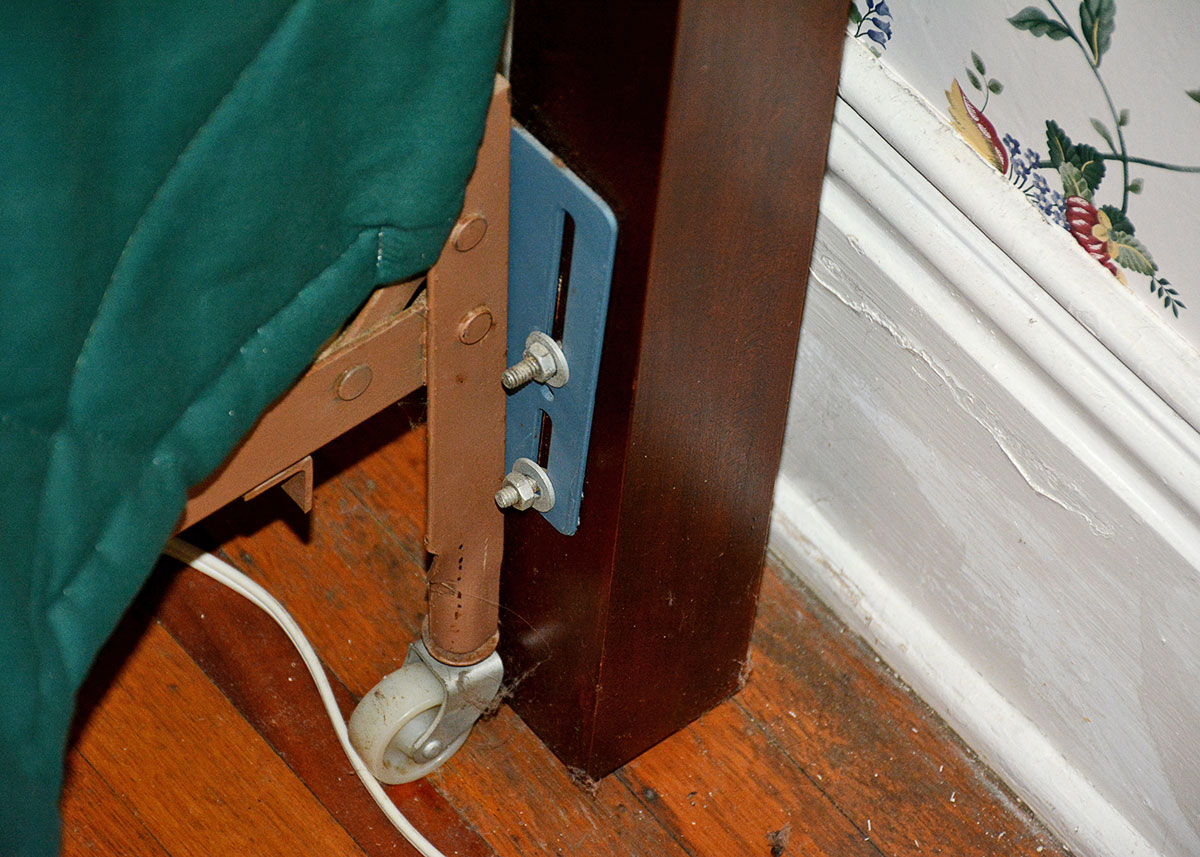 Vintage Twin Size Headboard with Frame and Bedding