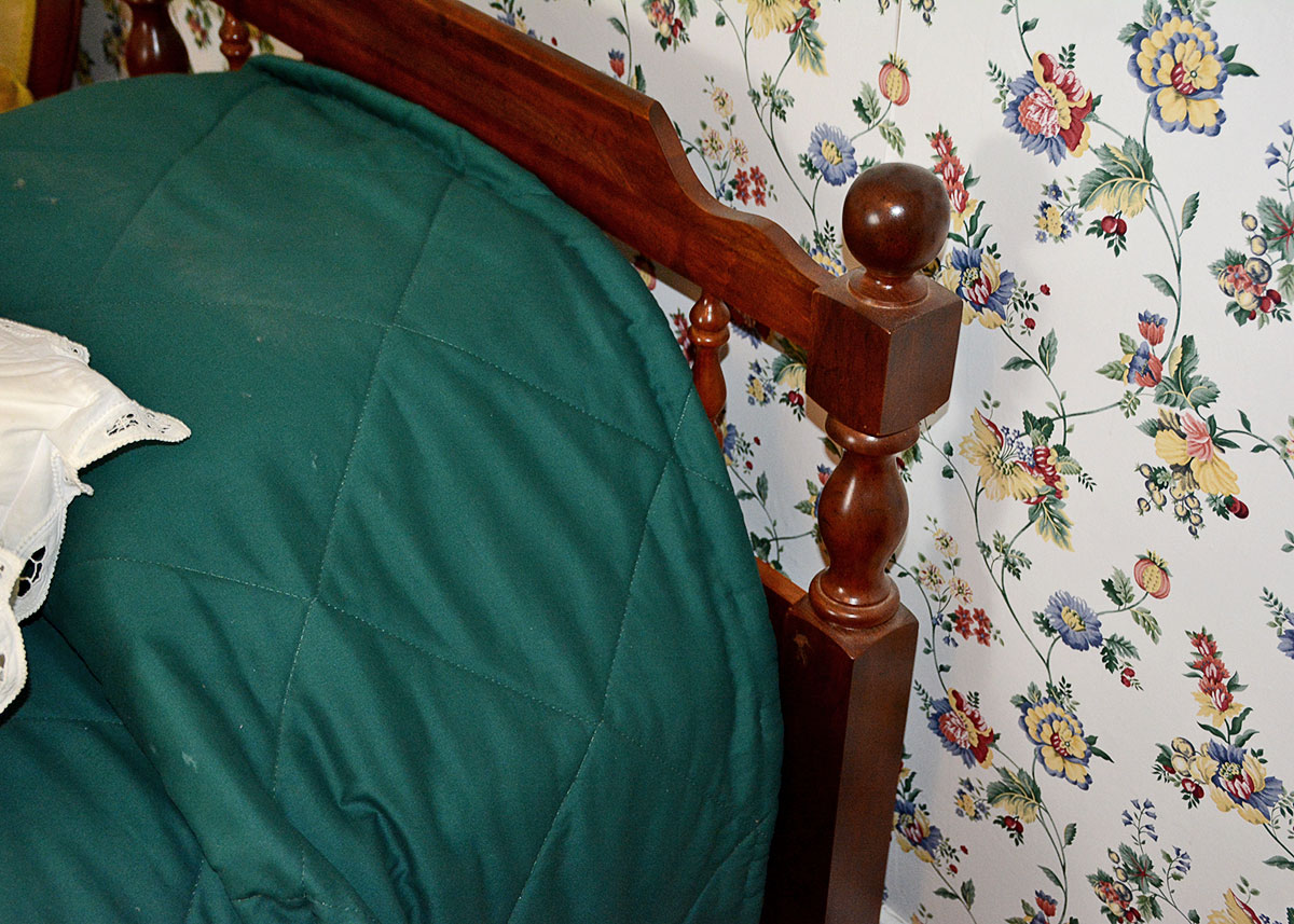 Vintage Twin Size Headboard with Frame and Bedding