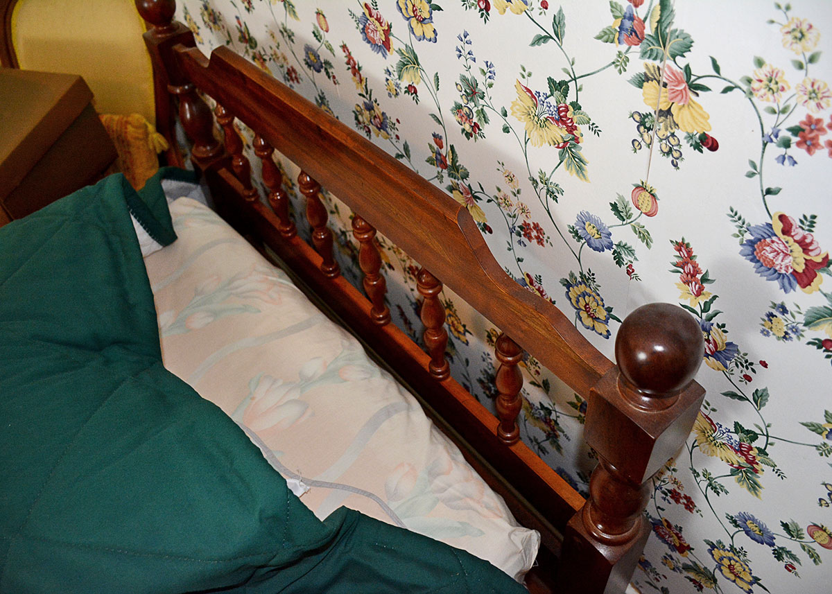 Vintage Twin Size Headboard with Frame and Bedding