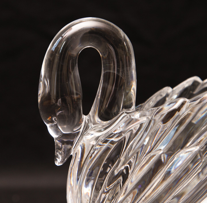 Gloria Vanderbilt Crystal Swan Vase