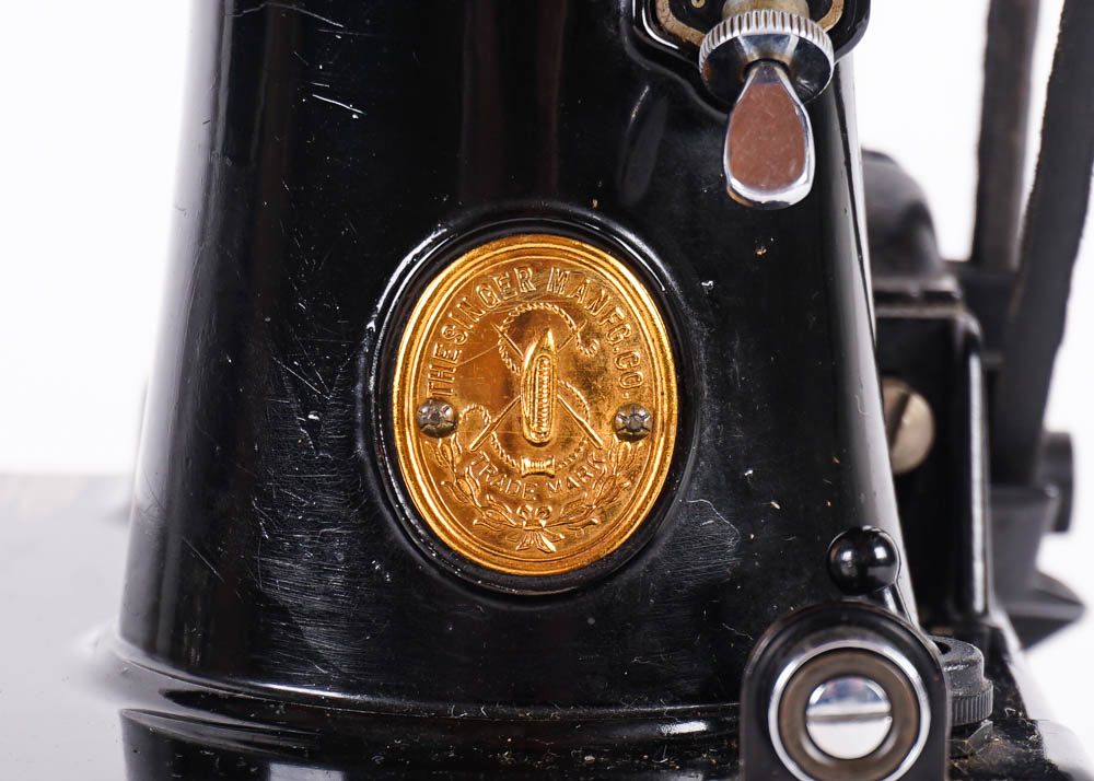 Circa 1939 Singer Featherweight Sewing Machine, Model 2211 EBTH