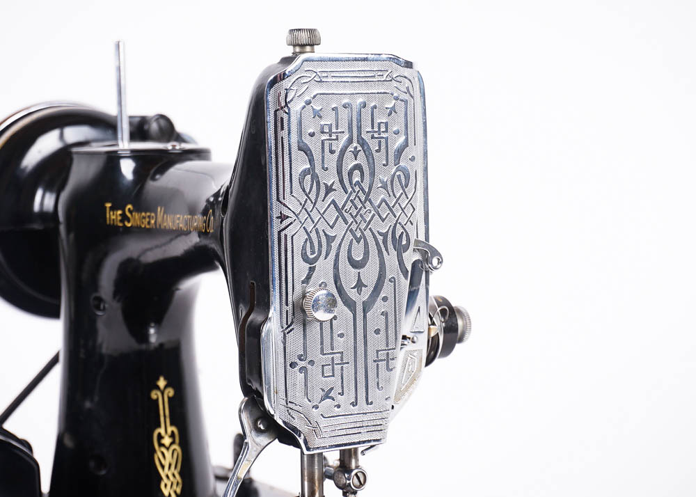 Circa 1939 Singer Featherweight Sewing Machine, Model 2211 EBTH