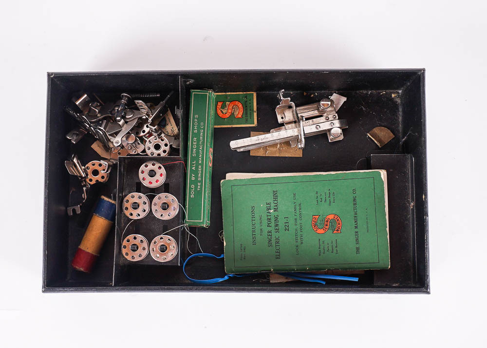 Circa 1939 Singer Featherweight Sewing Machine, Model 2211 EBTH