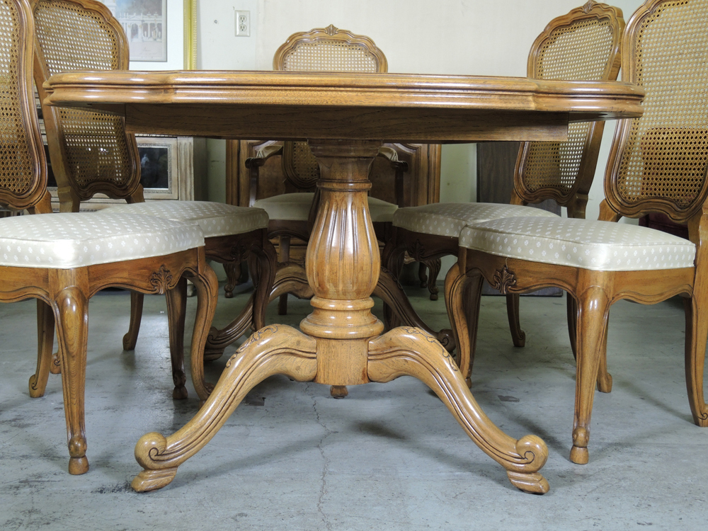 Thomasville French Provincial Style Dining Table and Six Chairs