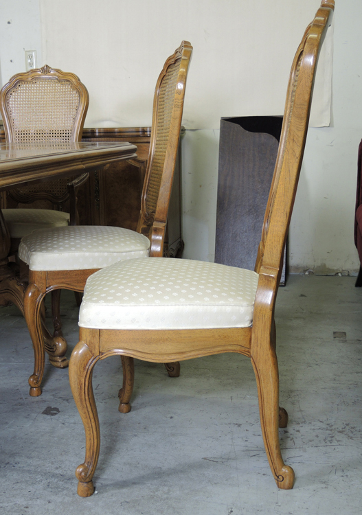 Thomasville French Provincial Style Dining Table and Six Chairs