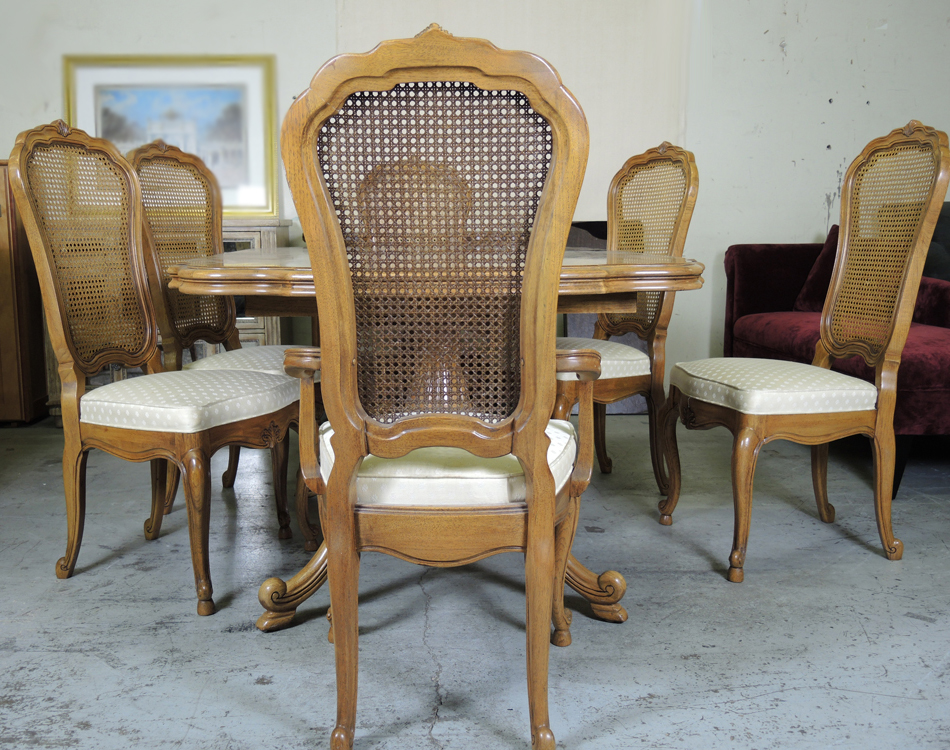 Thomasville French Provincial Style Dining Table and Six Chairs