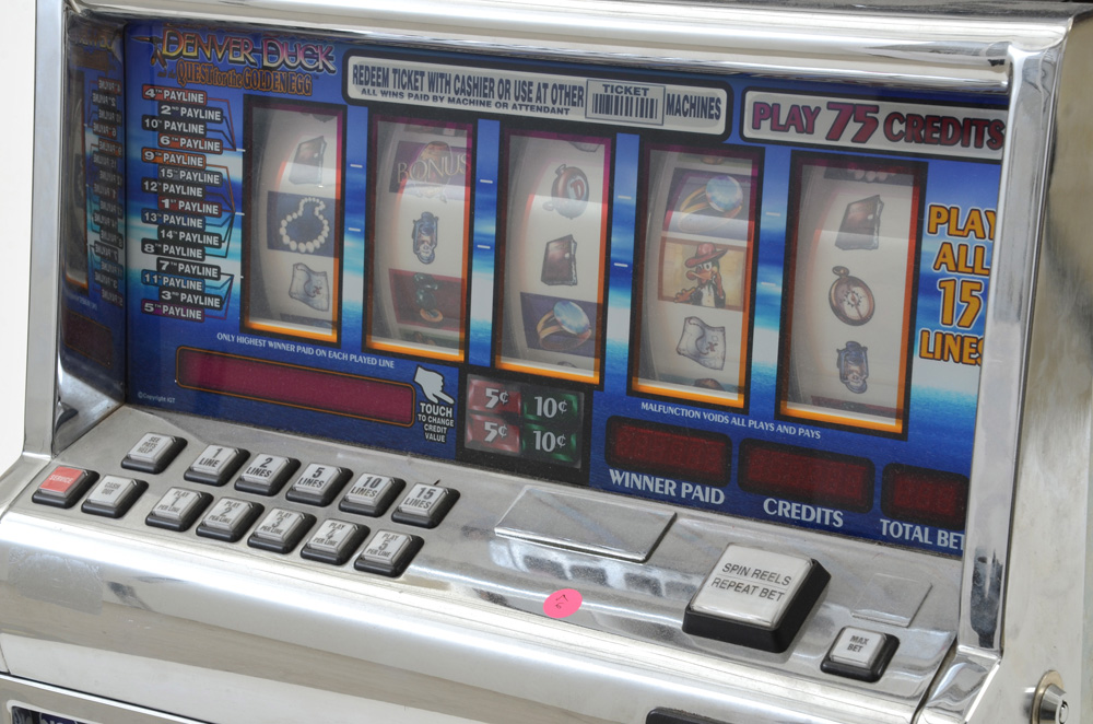 "Denver Duck and the Quest for the Golden Egg" Slot Machine