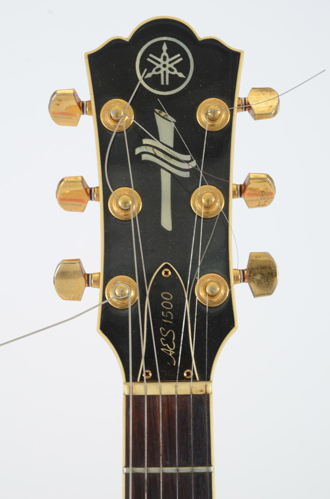 Yamaha AES 1500 Semi-Hollow Body Guitar