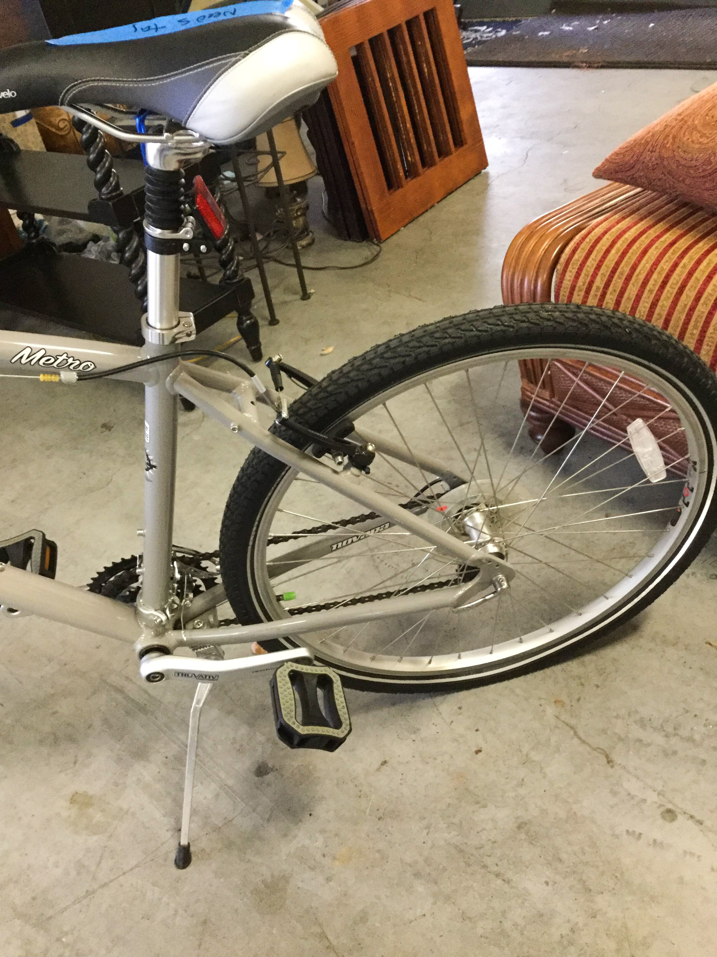 Novara Metro Bicycle