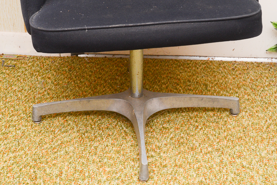 Vintage Brody Swivel Chair