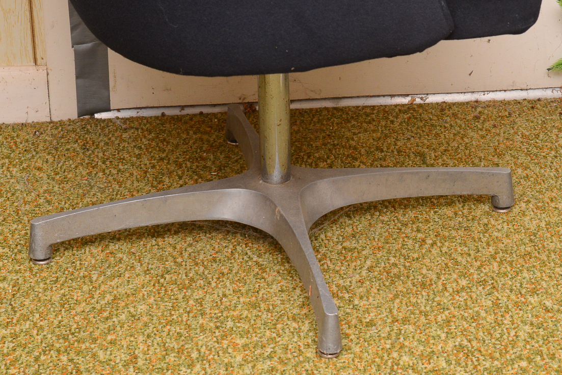 Vintage Brody Swivel Chair