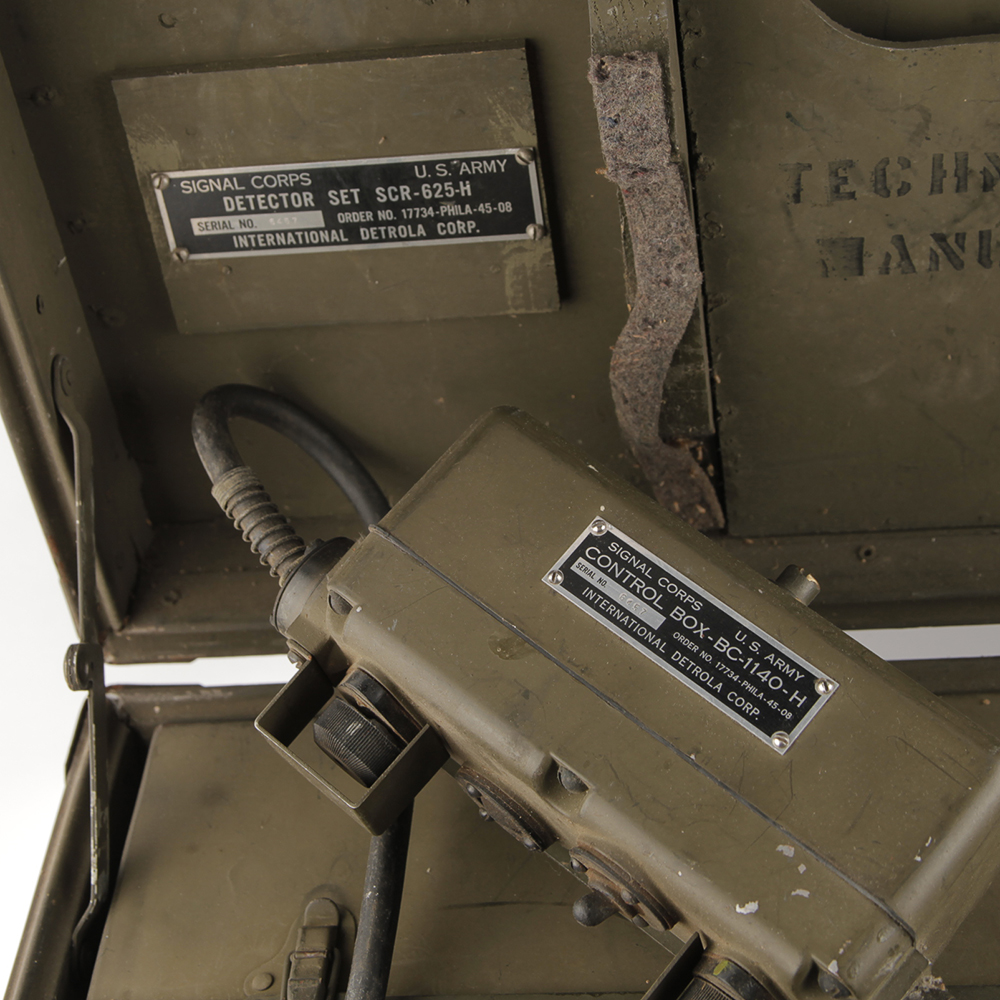 Original WWII Signal Corps U.S. Army Mine Detector Set