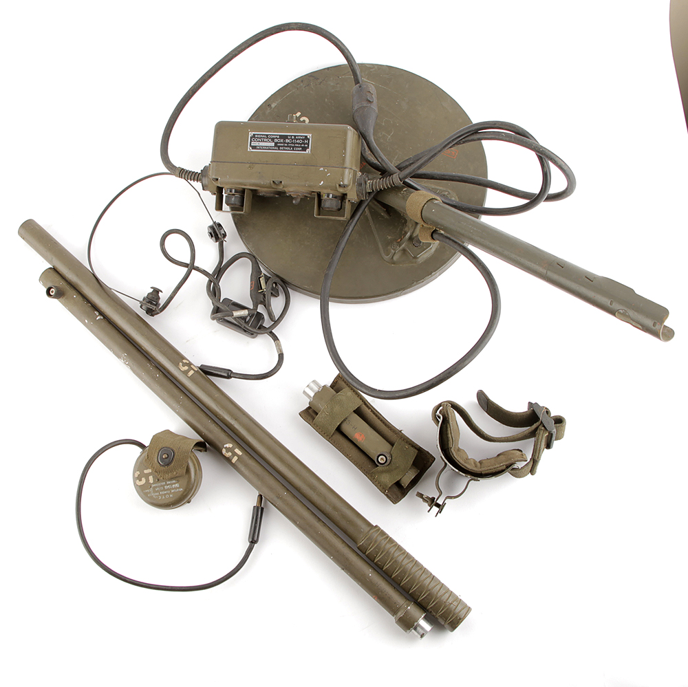 Original WWII Signal Corps U.S. Army Mine Detector Set