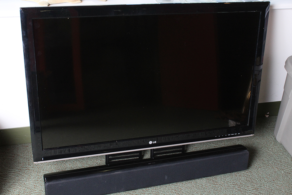 LG 42" Flat Screen Television With Dayton Soundbar