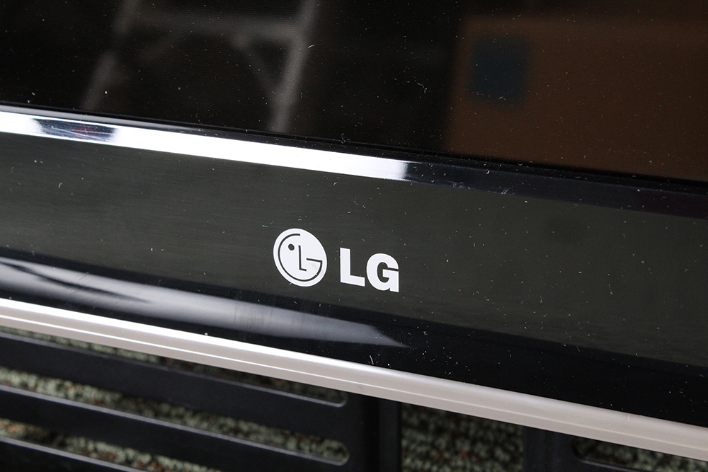 LG 42" Flat Screen Television With Dayton Soundbar
