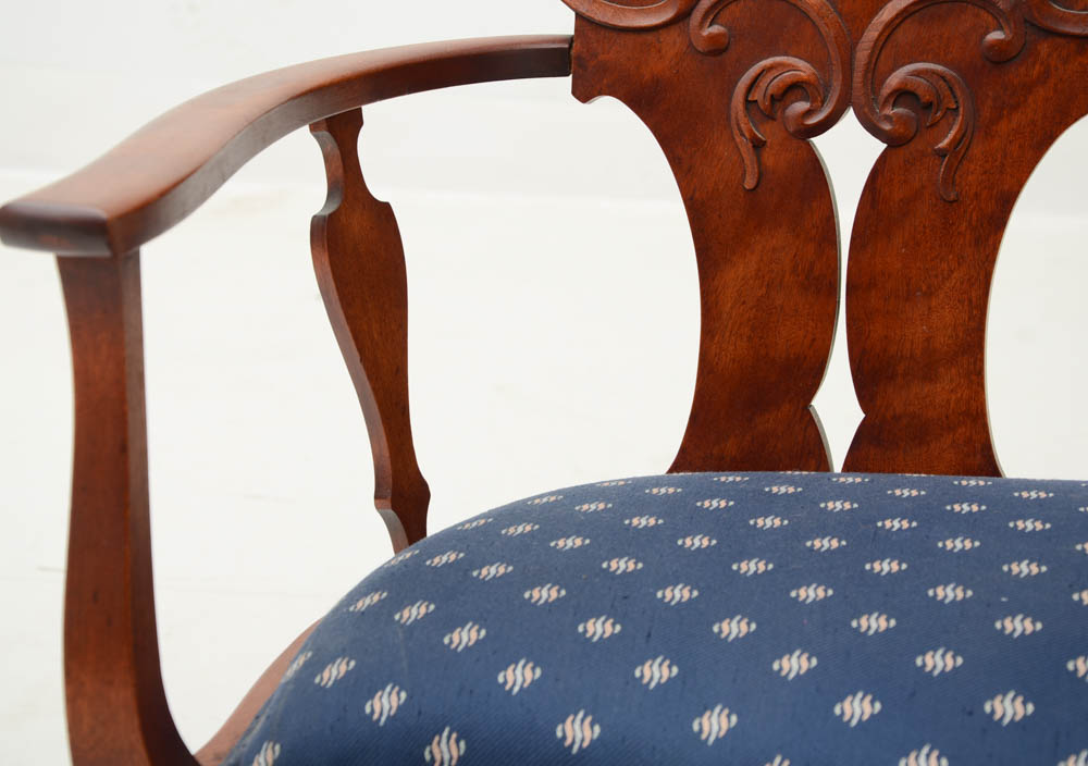 Early 20th Century Colonial Revival Style Settee