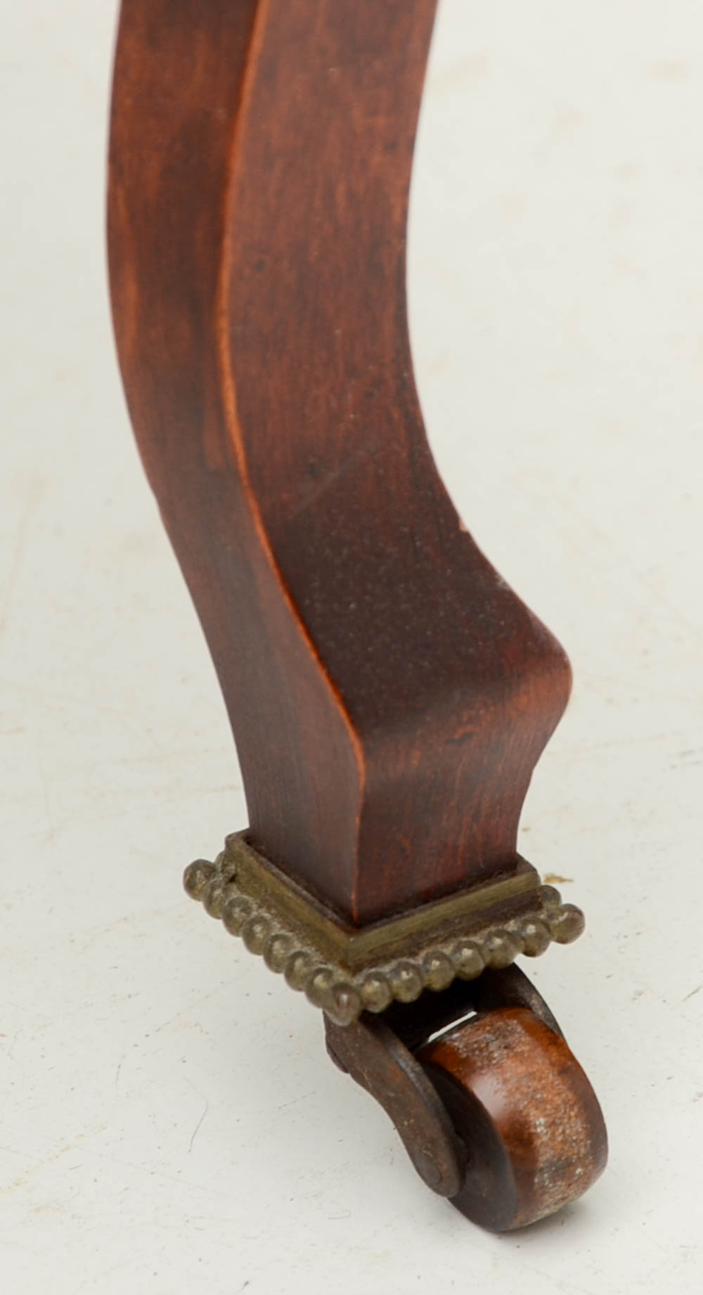 Early 20th Century Colonial Revival Style Settee