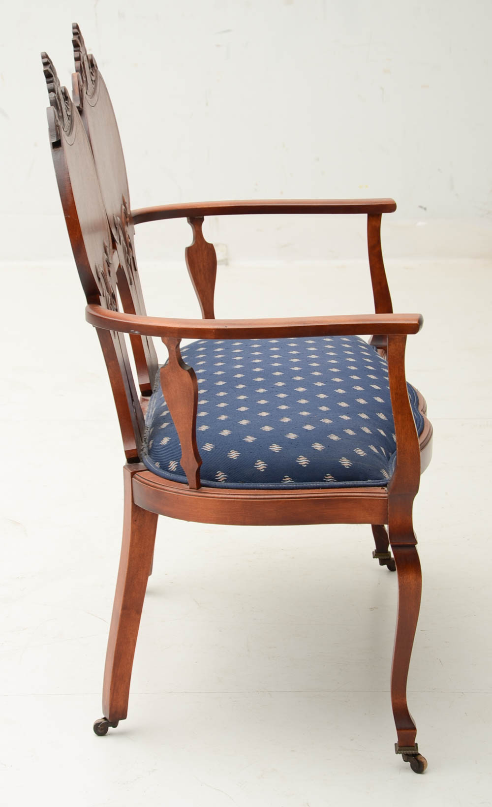 Early 20th Century Colonial Revival Style Settee