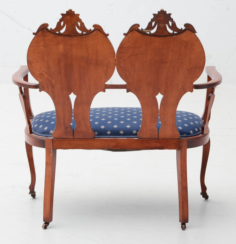 Early 20th Century Colonial Revival Style Settee