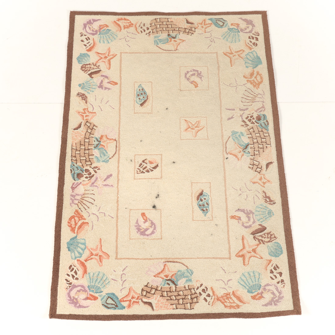 Hooked Seashell Motif Rug