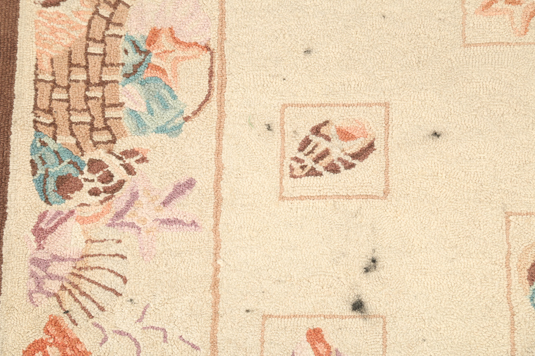 Hooked Seashell Motif Rug