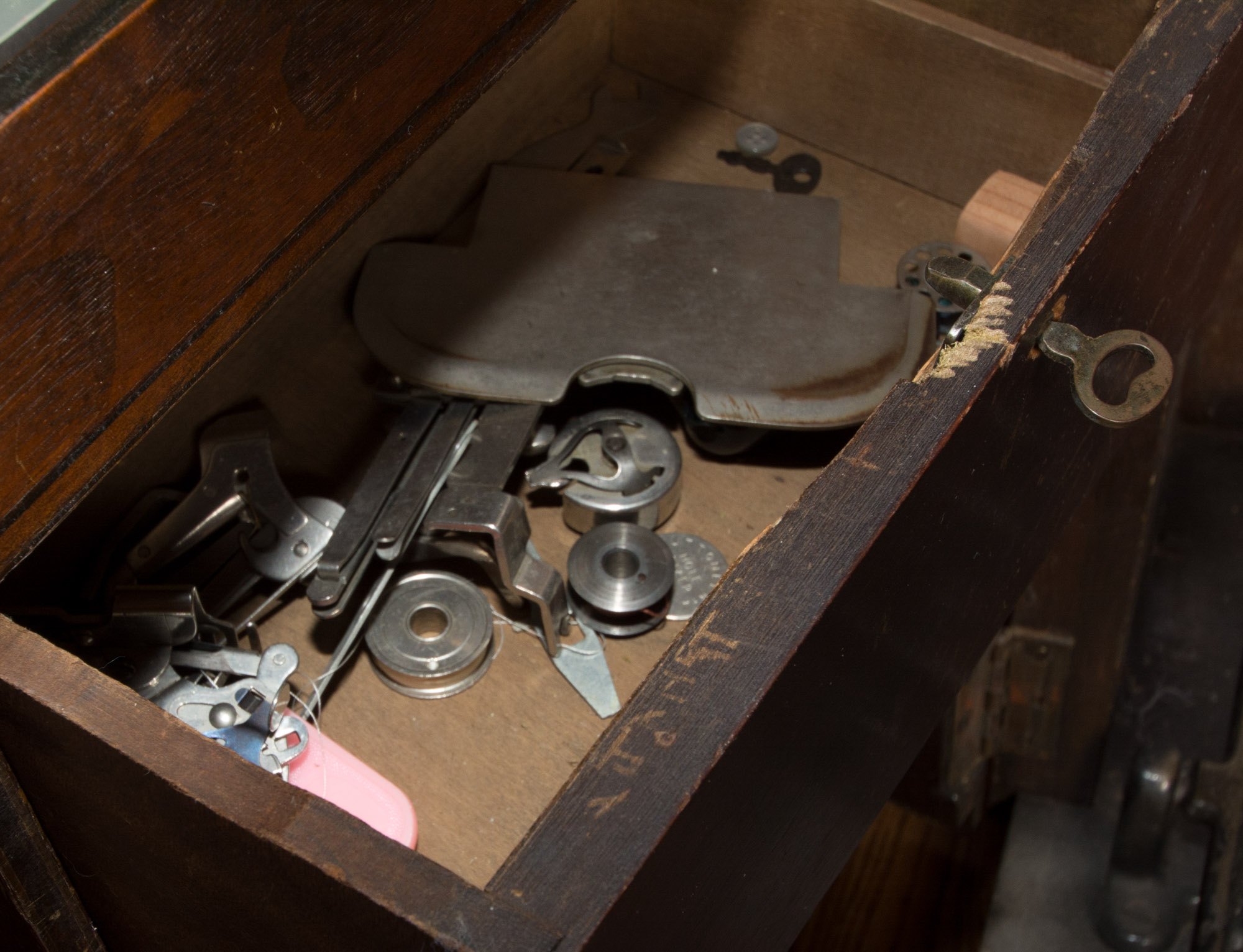 Circa 1941 Singer Sewing Machine Cabinet