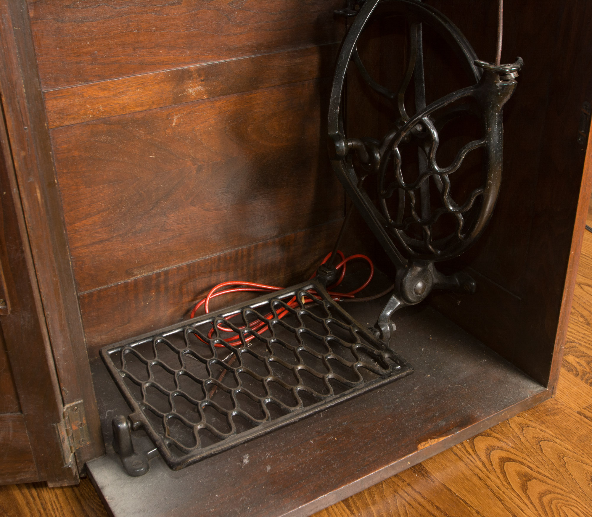 Circa 1941 Singer Sewing Machine Cabinet