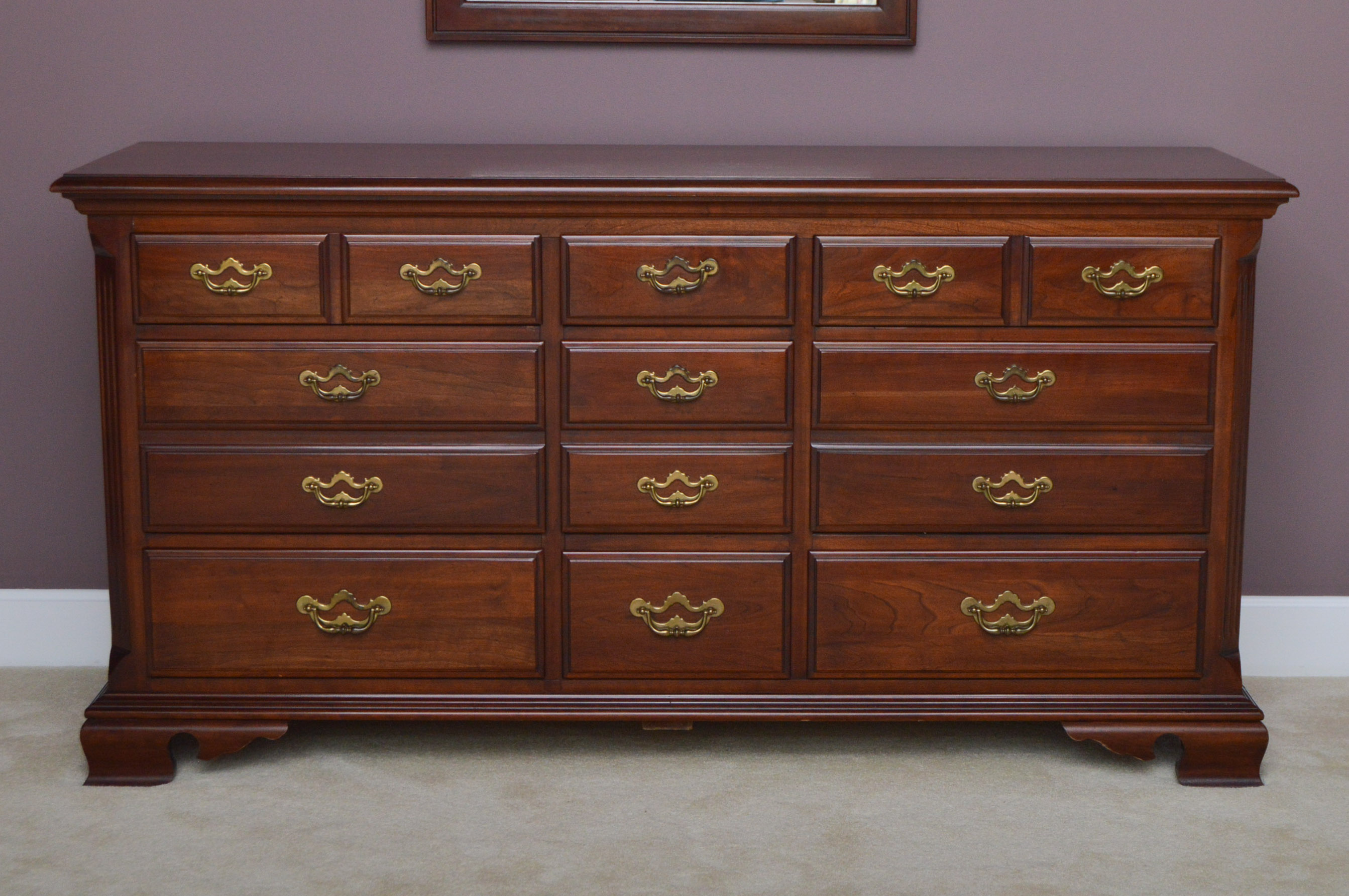 Thomasville Queen Anne Style Dresser with Mirror