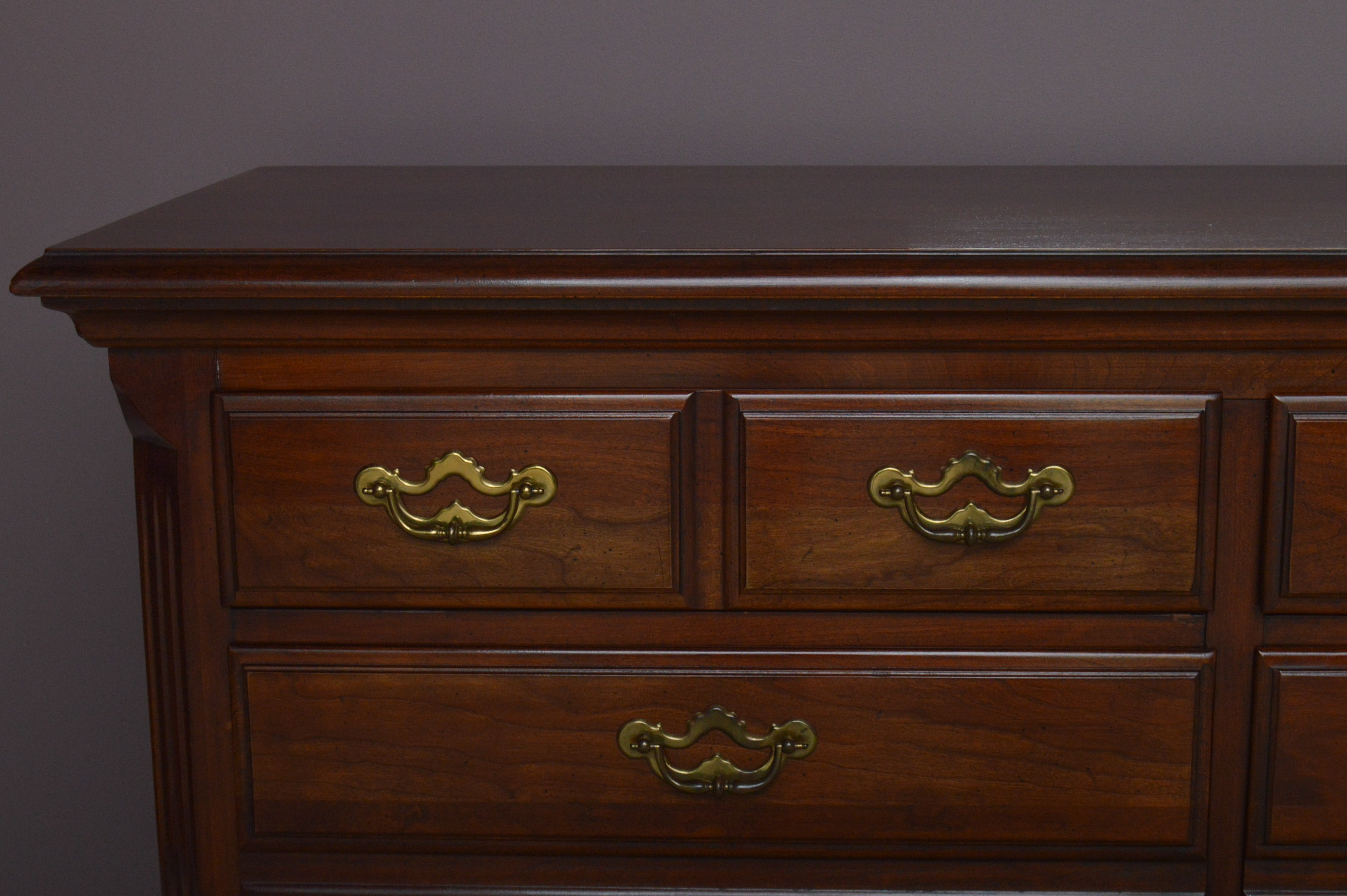 Thomasville Queen Anne Style Dresser with Mirror