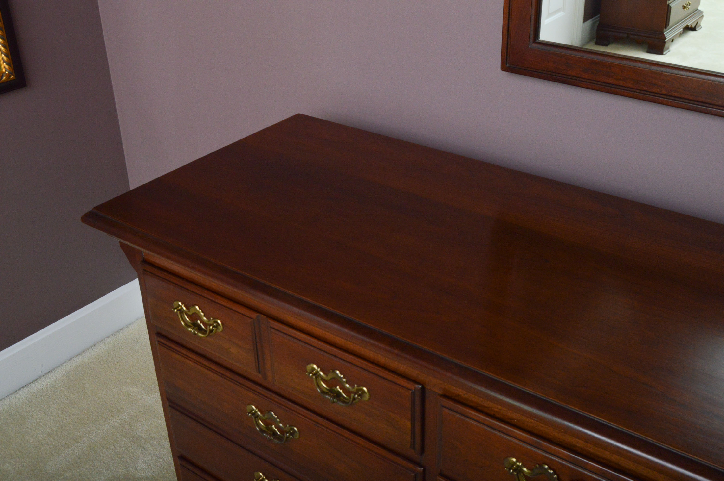 Thomasville Queen Anne Style Dresser with Mirror