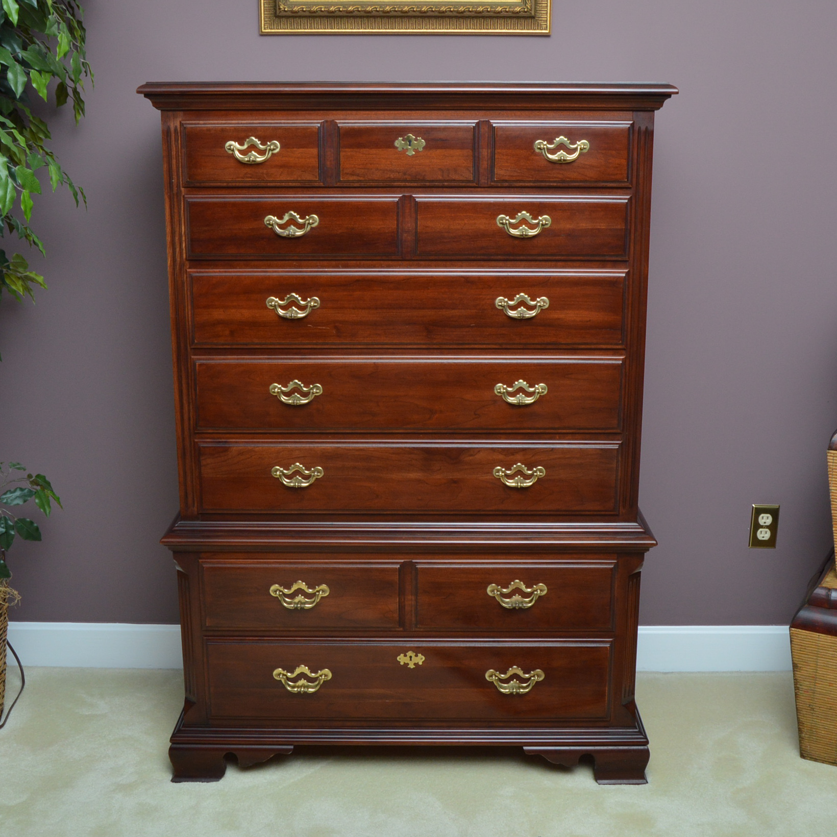 Thomasville Queen Anne Style Chest of Drawers