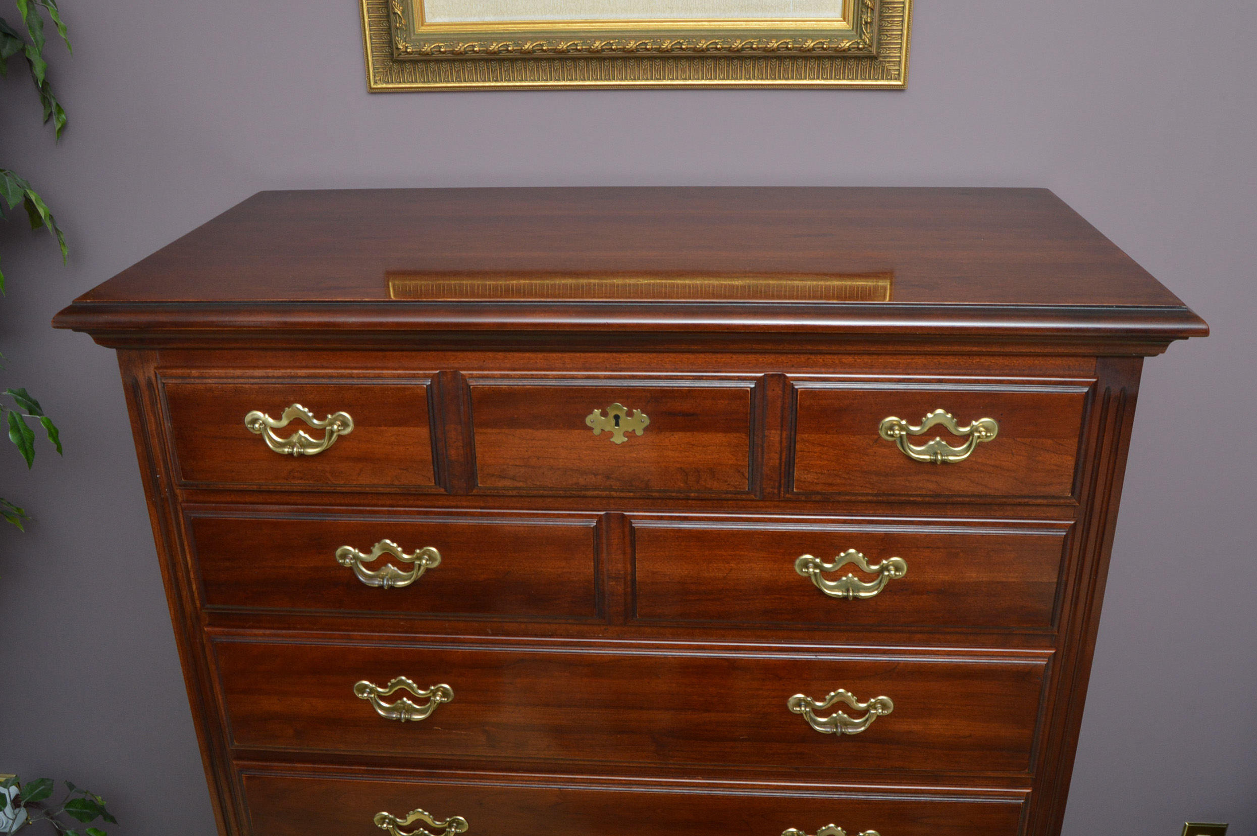 Thomasville Queen Anne Style Chest of Drawers