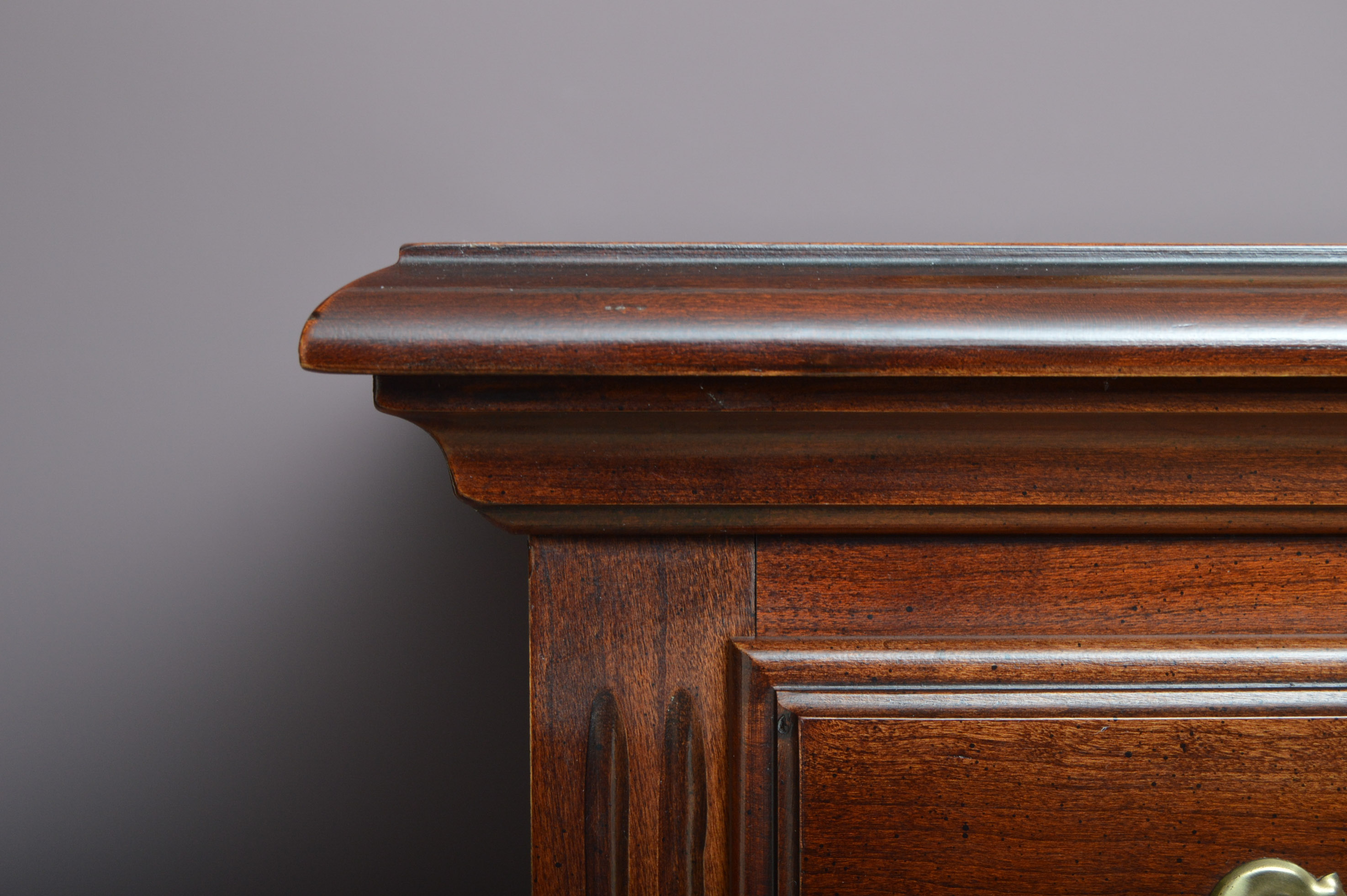 Thomasville Queen Anne Style Chest of Drawers