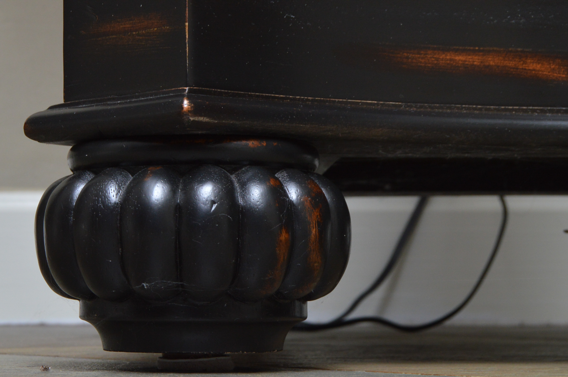 Havertys Furniture Pub Table with Hillsdale Stools