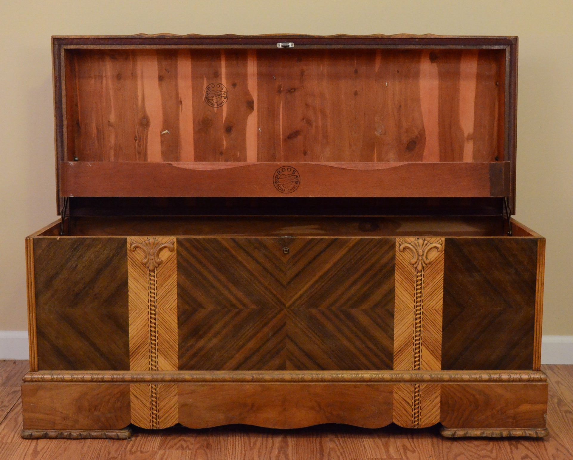 Roos Sweetheart Cedar Chest