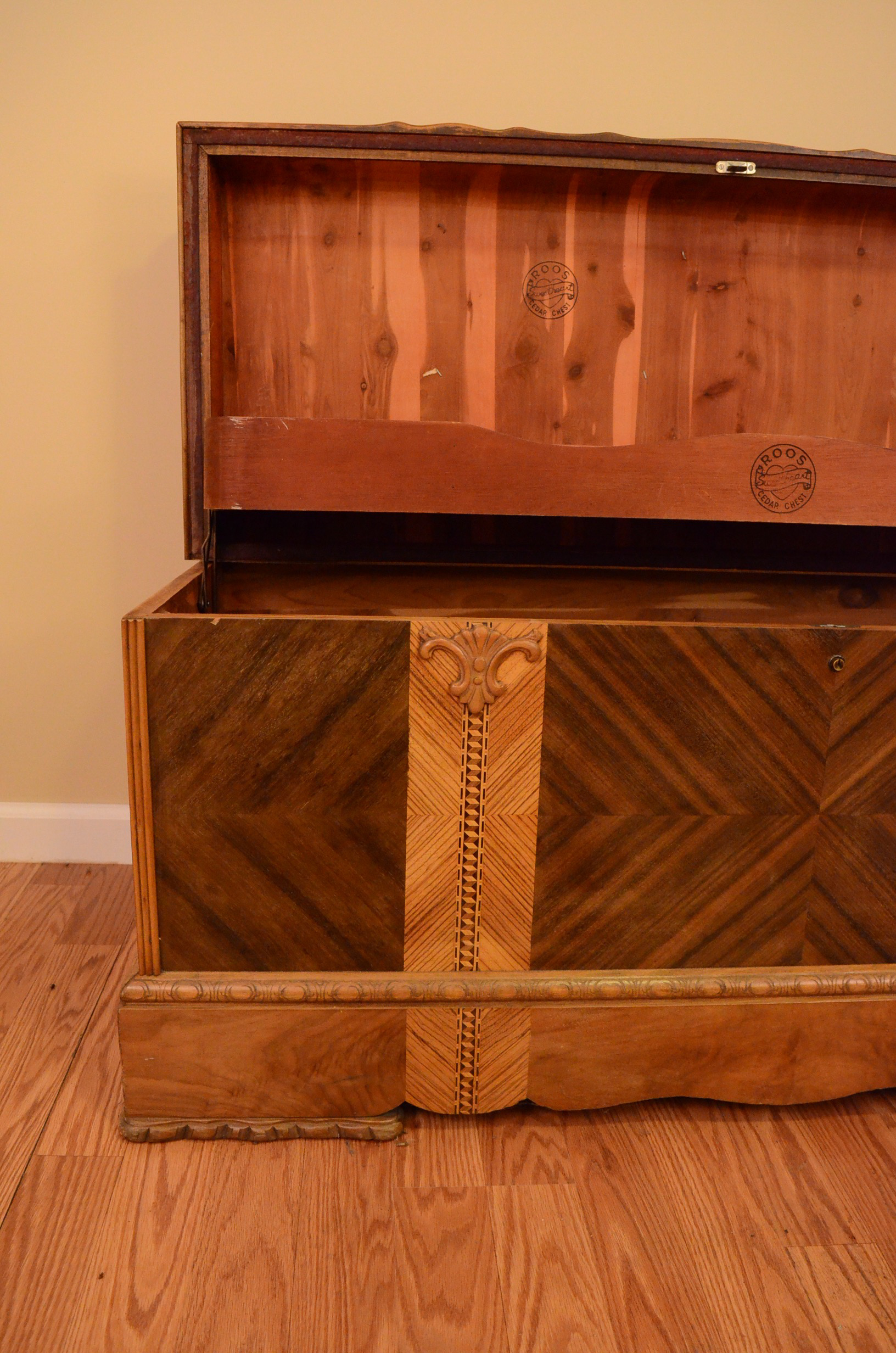 Roos Sweetheart Cedar Chest