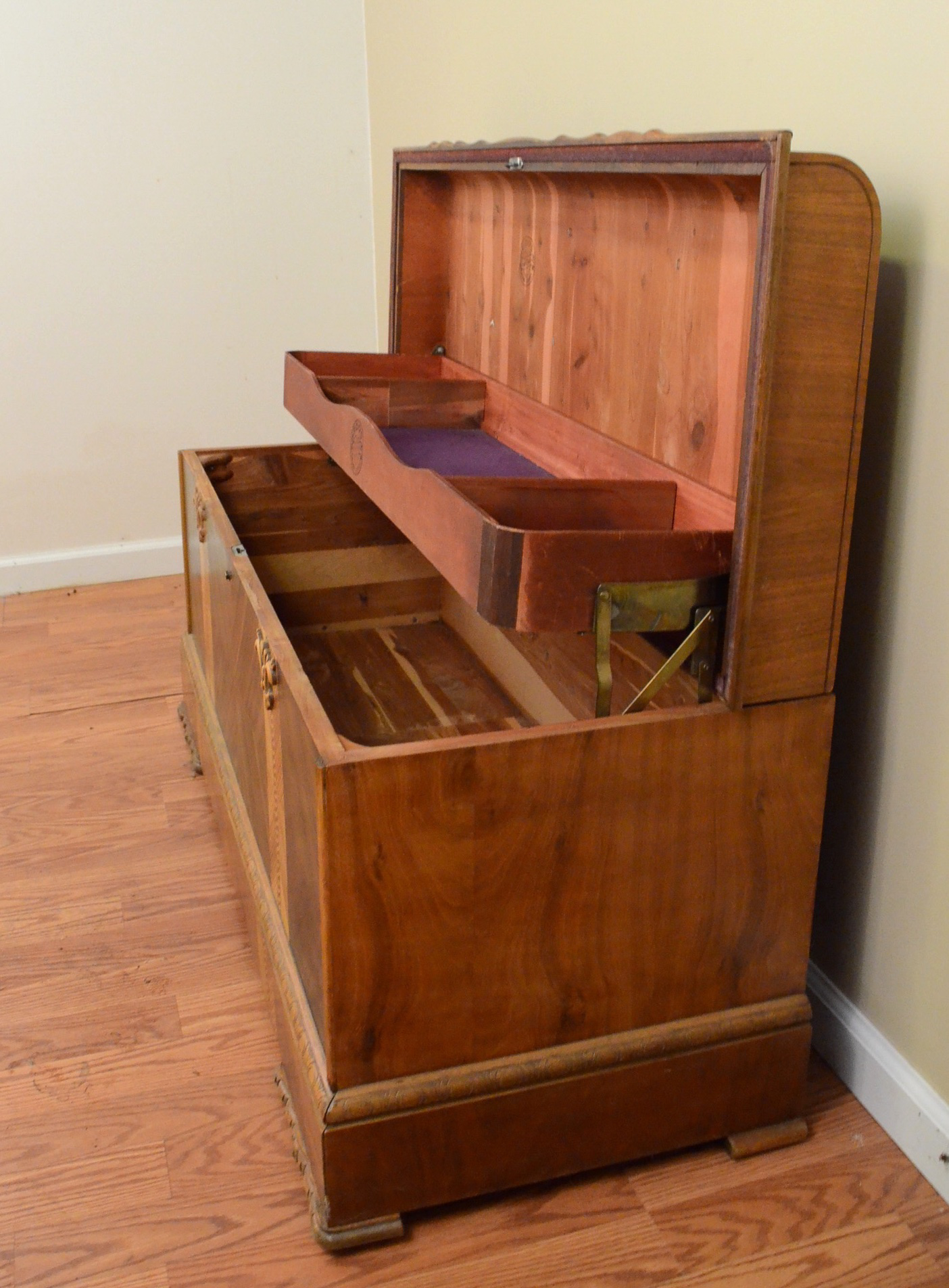 Roos Sweetheart Cedar Chest