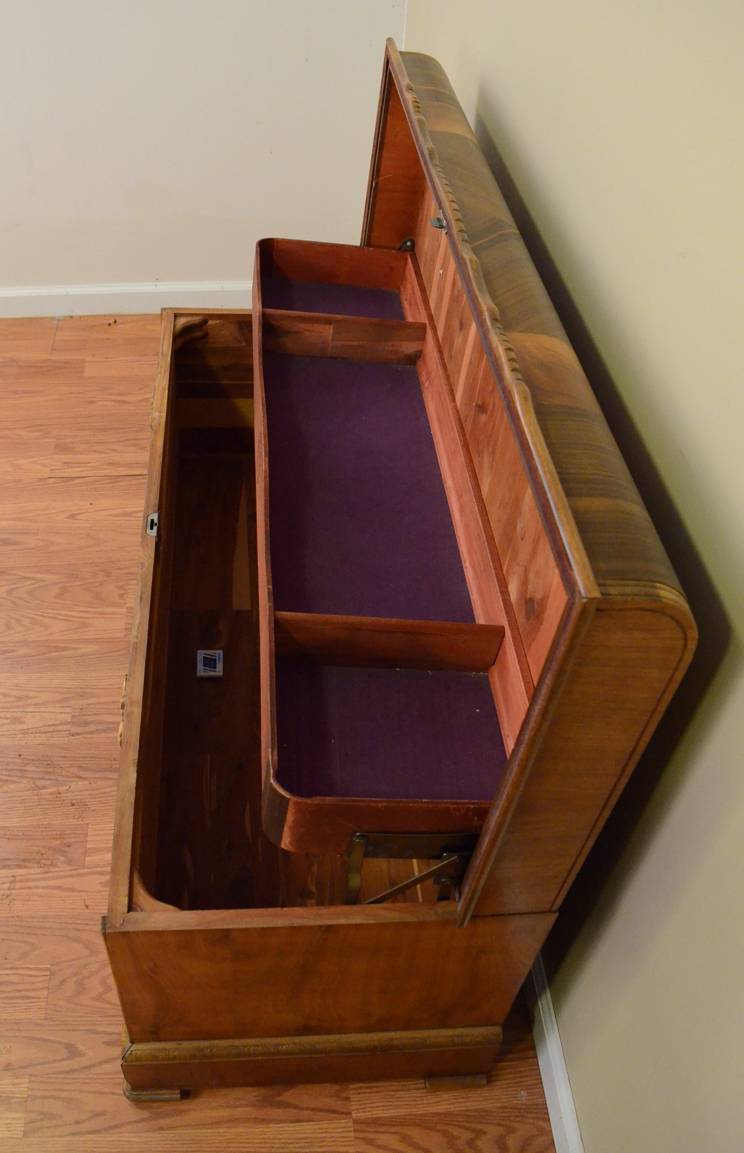 Roos Sweetheart Cedar Chest