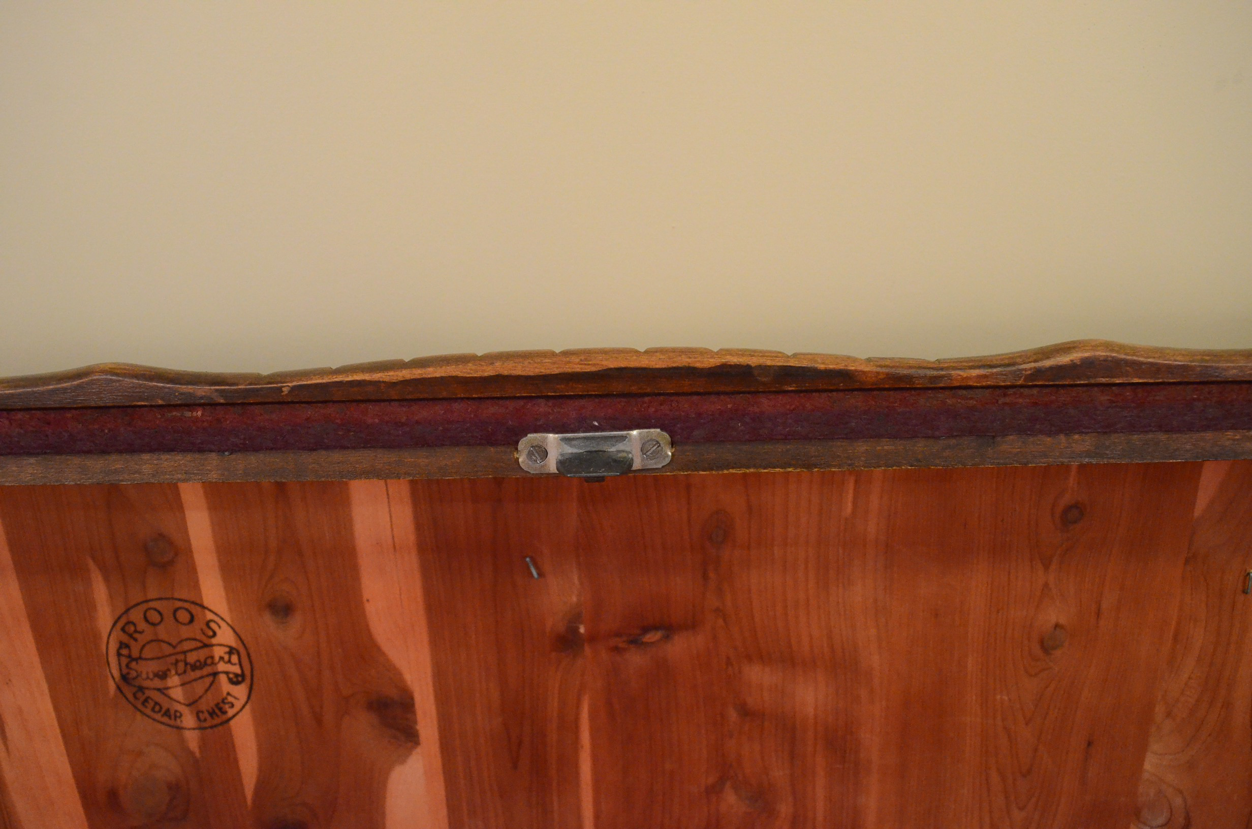 Roos Sweetheart Cedar Chest
