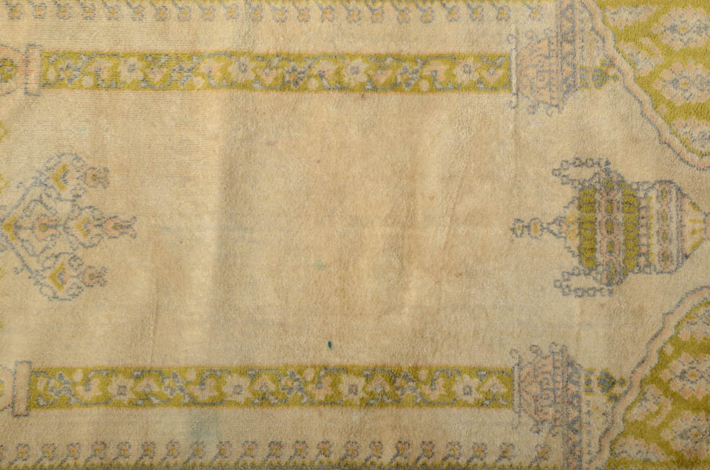 Hand-Tufted Ghiordes Style Prayer Rug