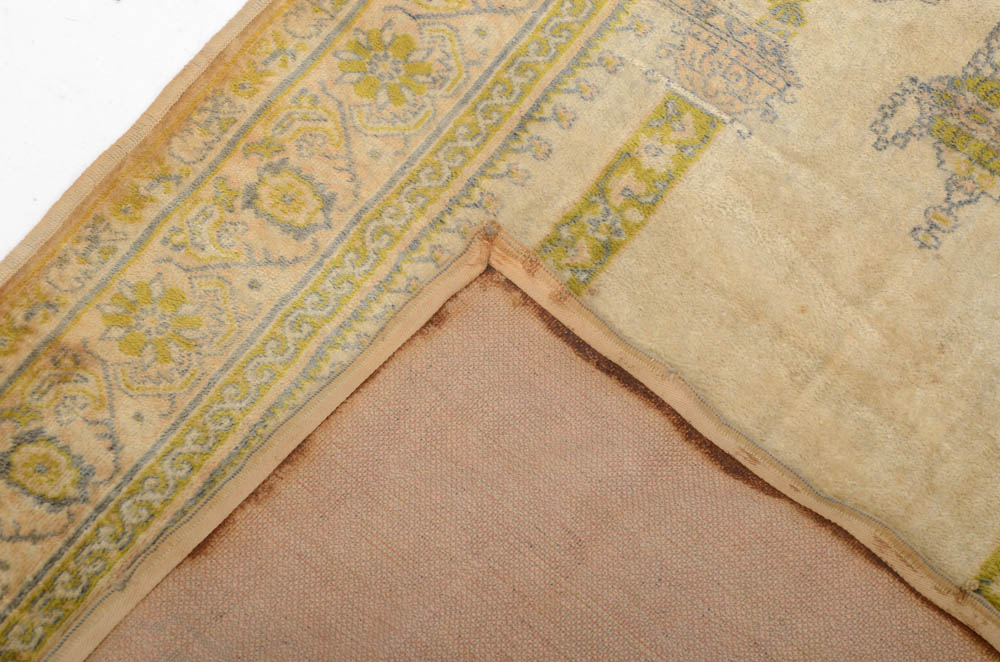 Hand-Tufted Ghiordes Style Prayer Rug