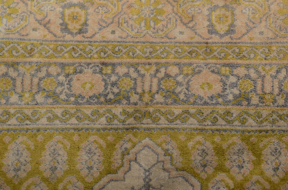 Hand-Tufted Ghiordes Style Prayer Rug